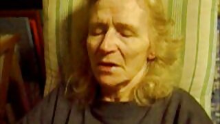 Съпругът ебане на бабички искаше да чука дамата си, защото младата руска съпруга не се чука много зле и получава сперма На лицето си